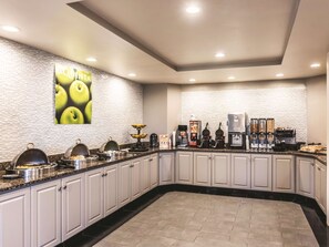 Desayuno para llevar gratuito y diario