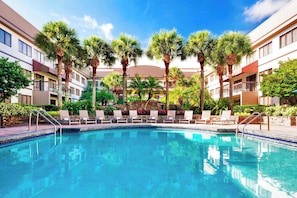Indoor pool, outdoor pool - Sheraton Suites Orlando Airport (Orlando)