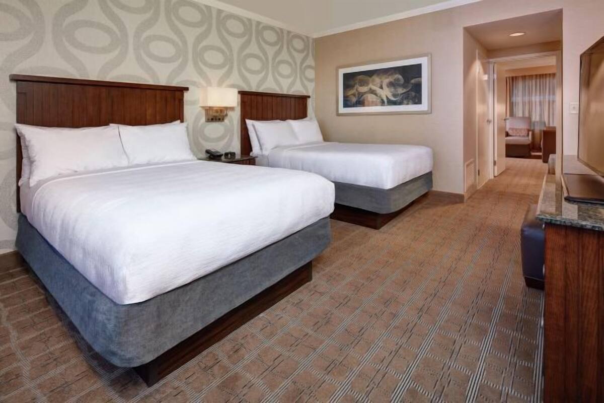 1 Schlafzimmer, Zimmersafe, Schreibtisch, Bügeleisen/Bügelbrett