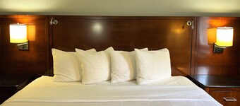 Travelodge by Wyndham Bloomington
