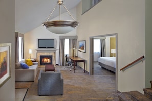 Suite, Multiple Beds | Egyptian cotton sheets, premium bedding, pillow-top beds, desk