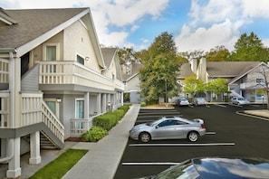Exterior - New Haven Village Suites (New Haven)