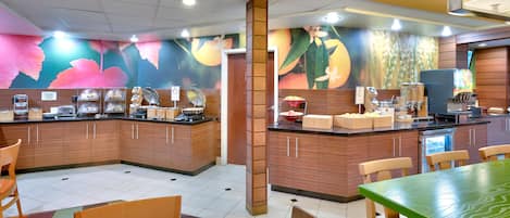 Petit déjeuner complet compris tous les jours