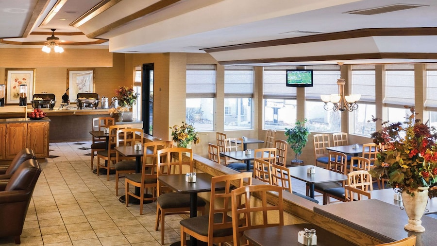 Quality Inn & Suites Albuquerque Downtown - University