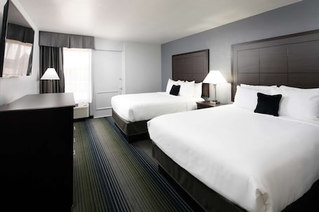 1 bedroom, down comforters, desk, blackout drapes