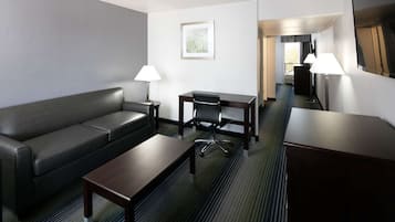 1 bedroom, down duvets, desk, blackout curtains