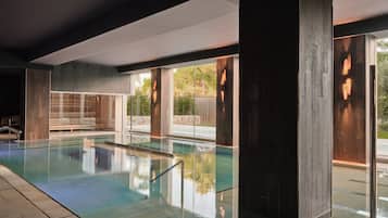 Couples treatment room(s), sauna, hot tub, steam room