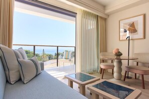 Egyptian cotton sheets, premium bedding, minibar, in-room safe