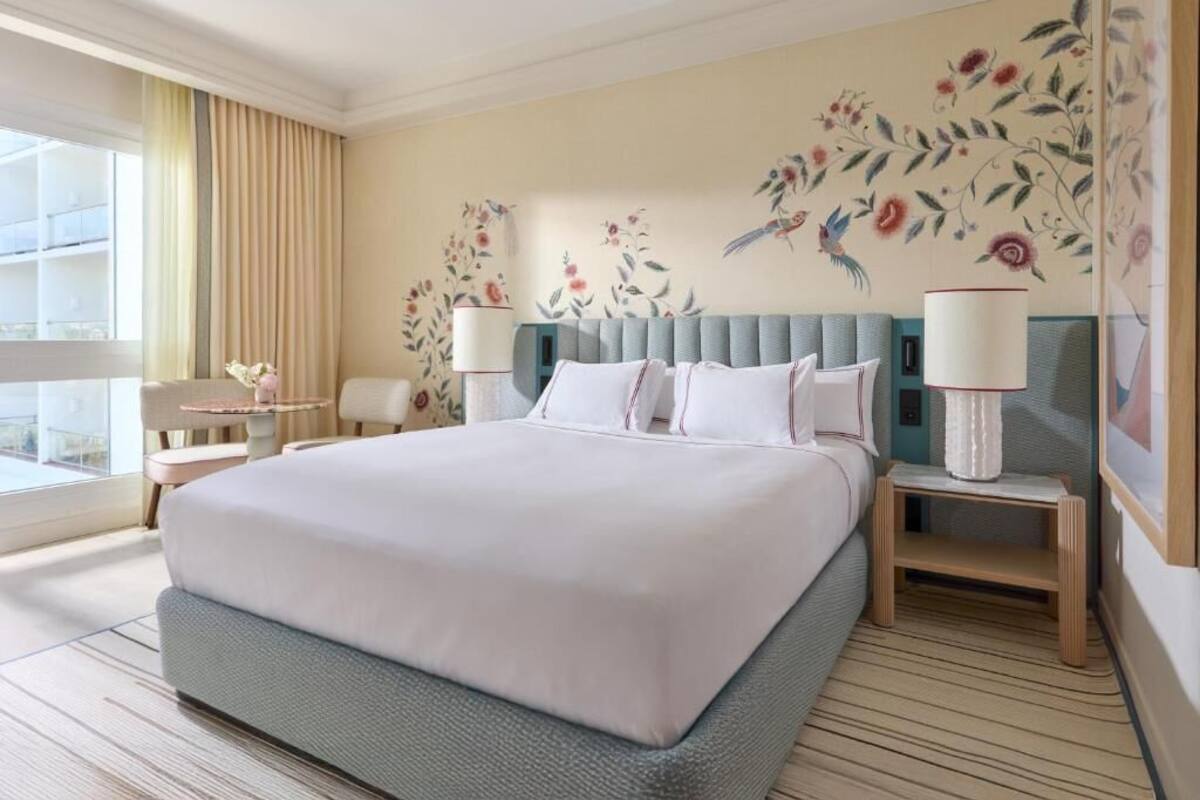 Egyptian cotton sheets, premium bedding, minibar, in-room safe