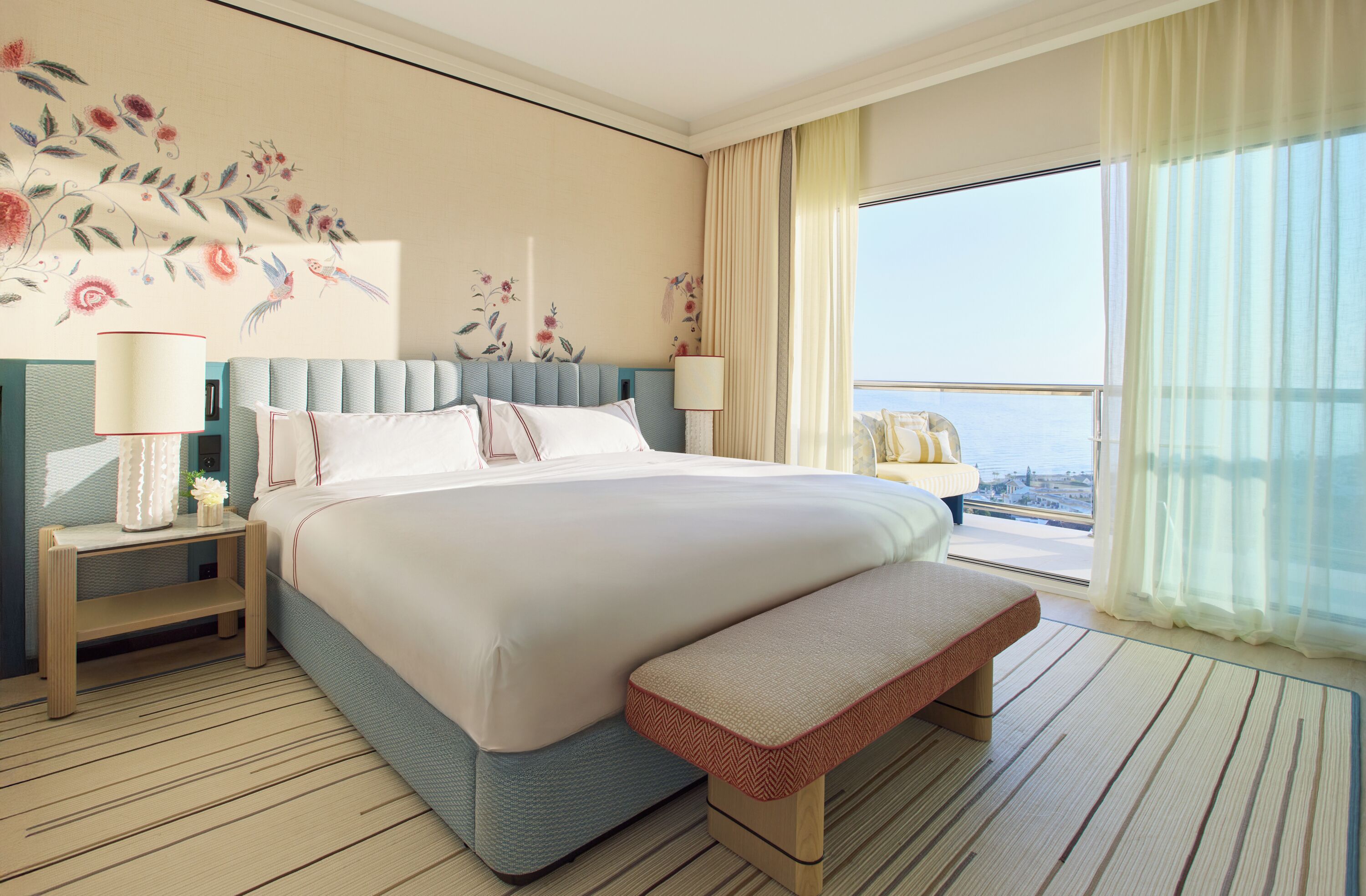 Sábanas de algodón egipcio, ropa de cama de alta calidad y minibar 