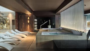 Salas de tratamiento para parejas, sauna y tina de hidromasaje