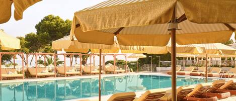 2 outdoor pools, pool umbrellas, pool loungers