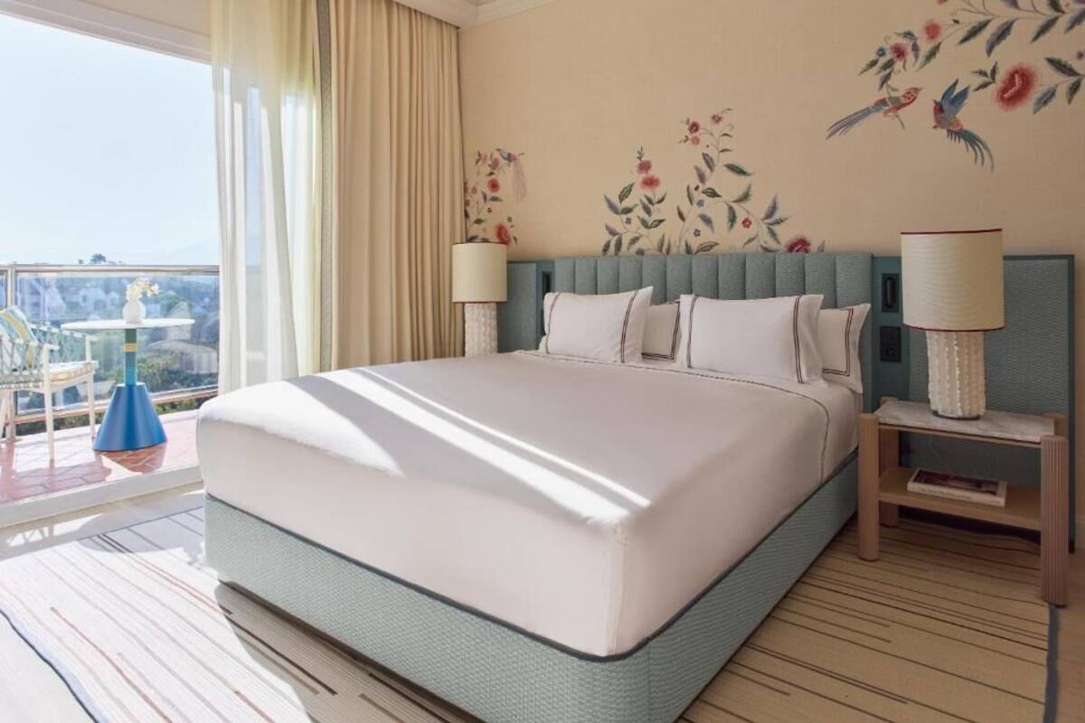 Egyptian cotton sheets, premium bedding, minibar, in-room safe
