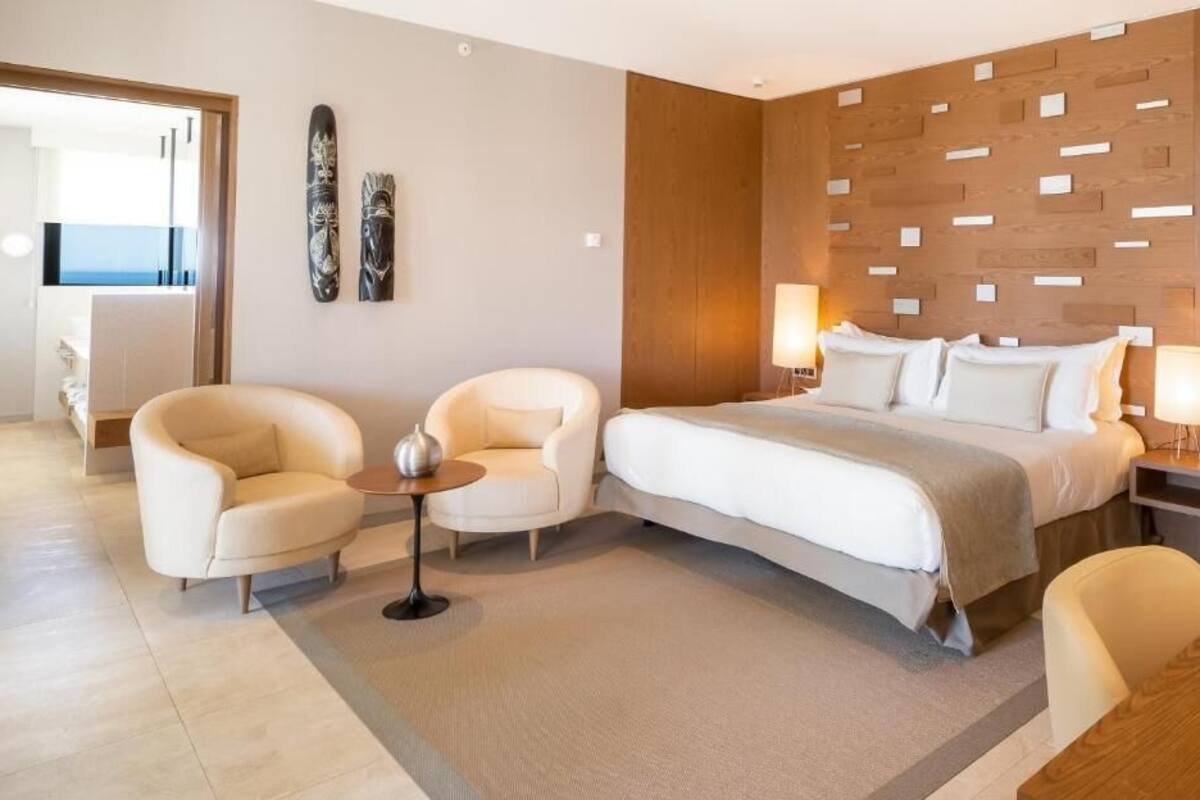 Oasis Suite | Egyptian cotton sheets, premium bedding, minibar, in-room safe