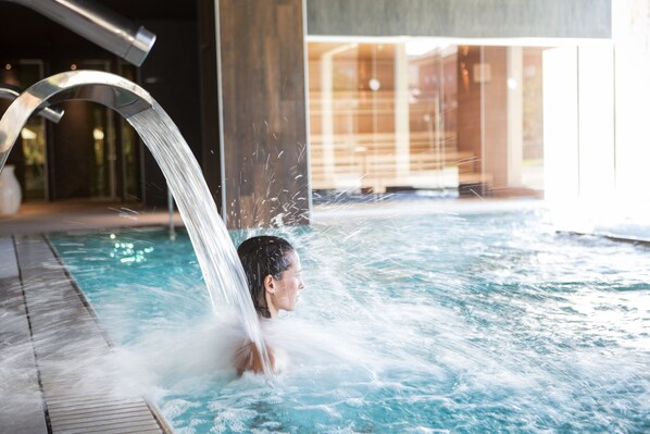 Espace de soins pour les couples, sauna, bain à remous, hammam, hammam