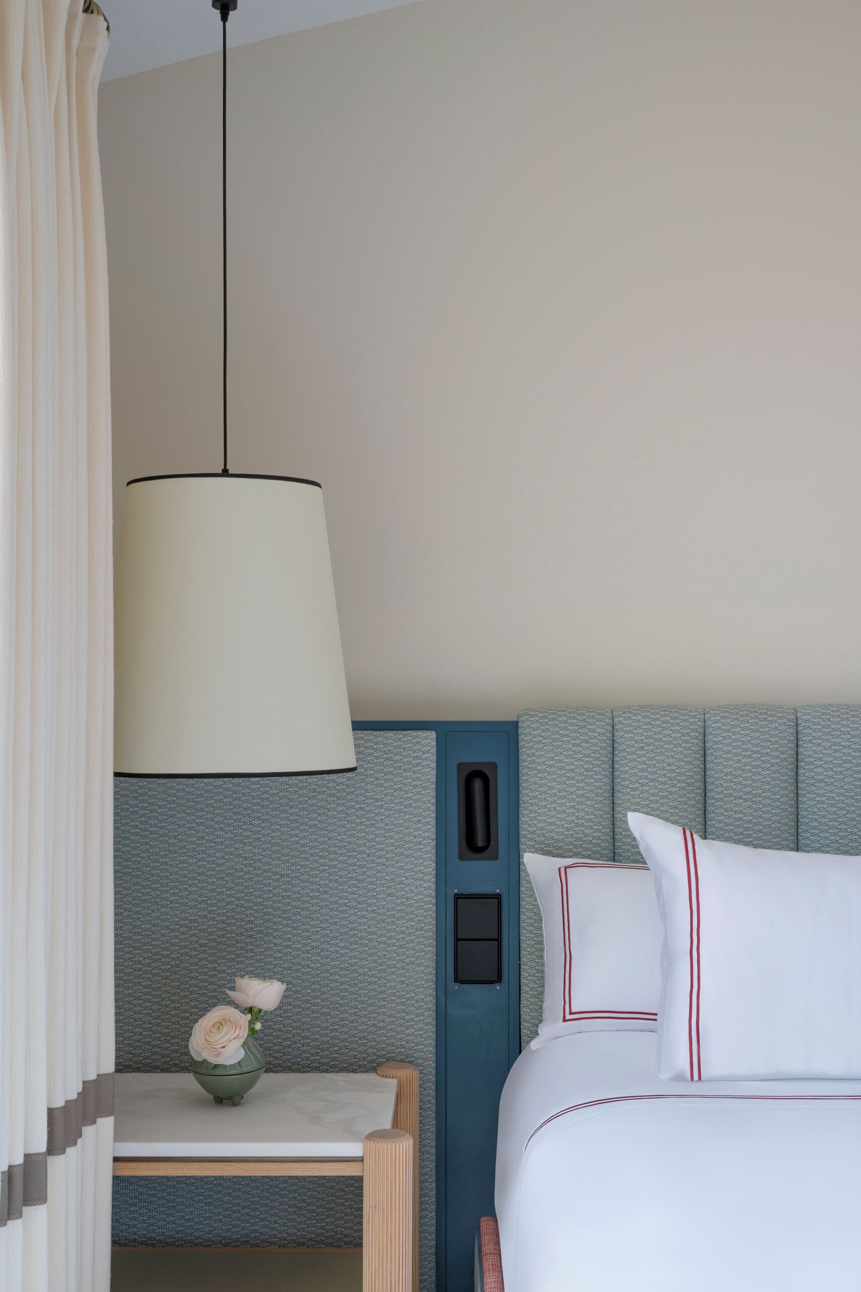 Sábanas de algodón egipcio, ropa de cama de alta calidad y minibar 