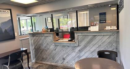 Travelodge by Wyndham Clarksville