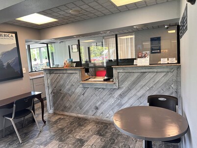 Travelodge by Wyndham Clarksville