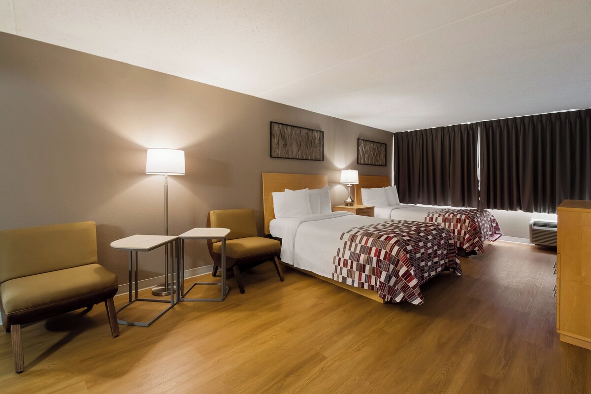 2 Full Beds Suite Non Smoking | Premium bedding, blackout drapes, iron/ironing board, cribs (free)