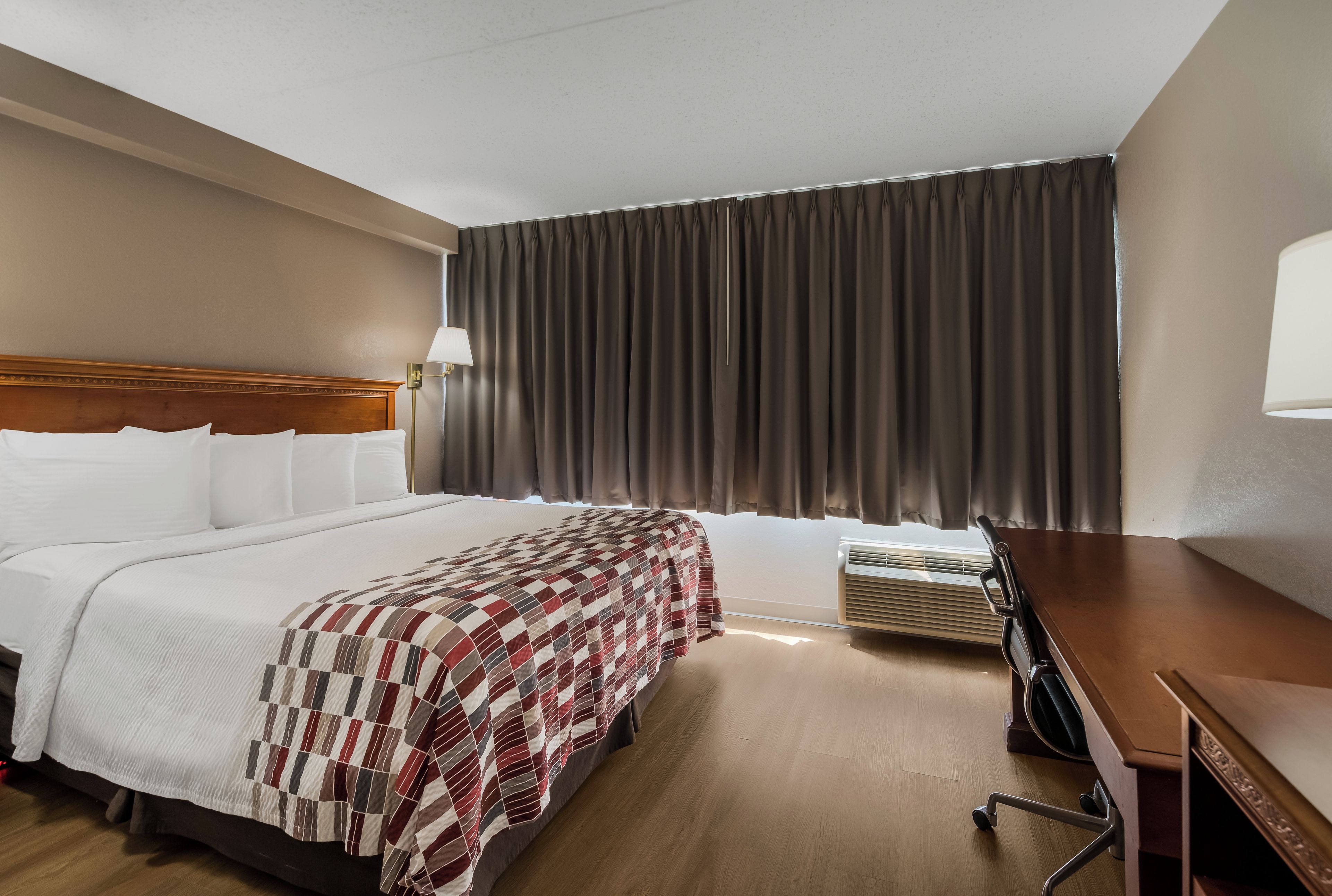 Suite, 1 cama King size, para no fumadores, hidromasaje | Ropa de cama de alta calidad y cortinas blackout 