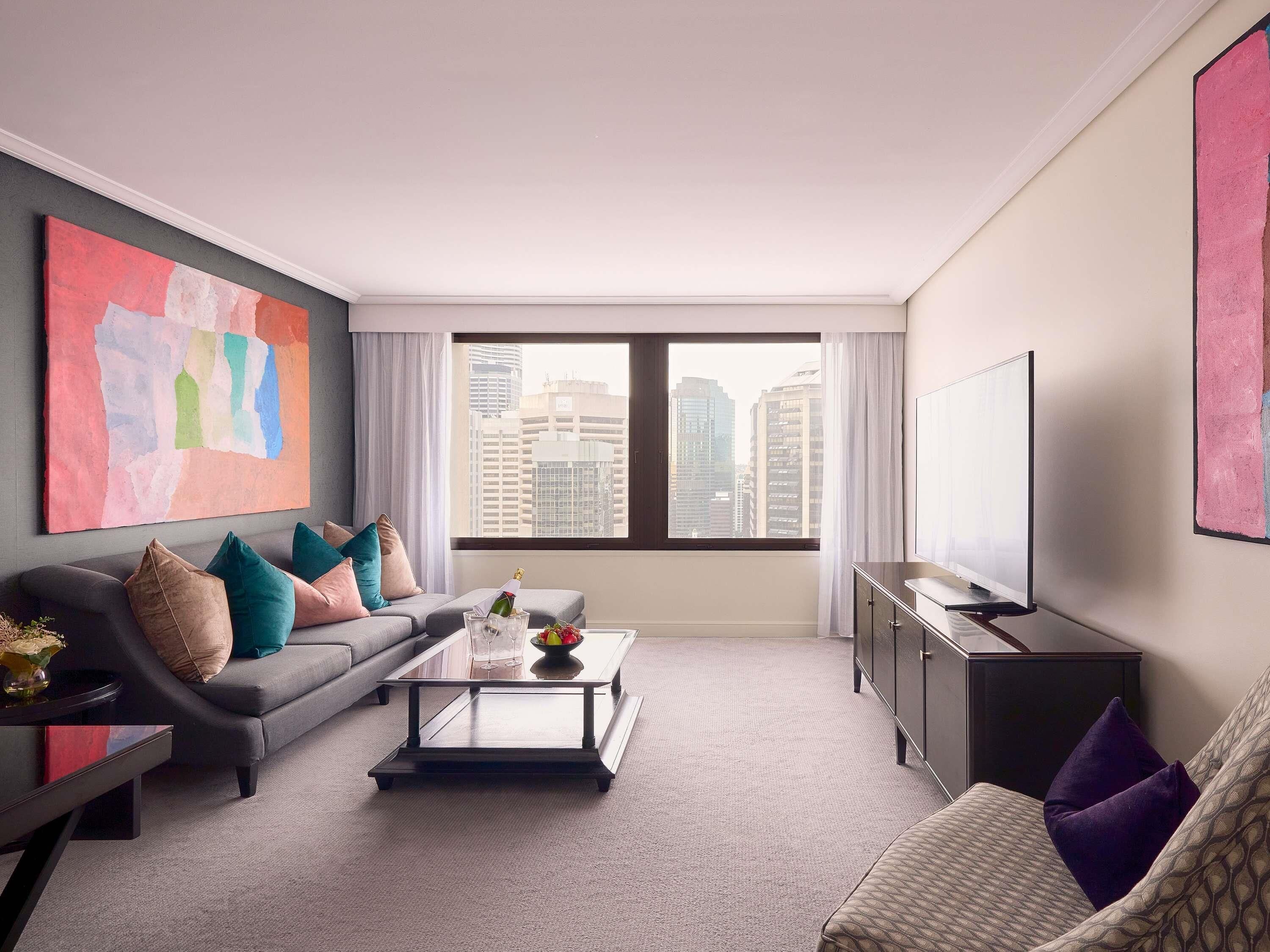 Signature Suite, 1 King Bed, City View