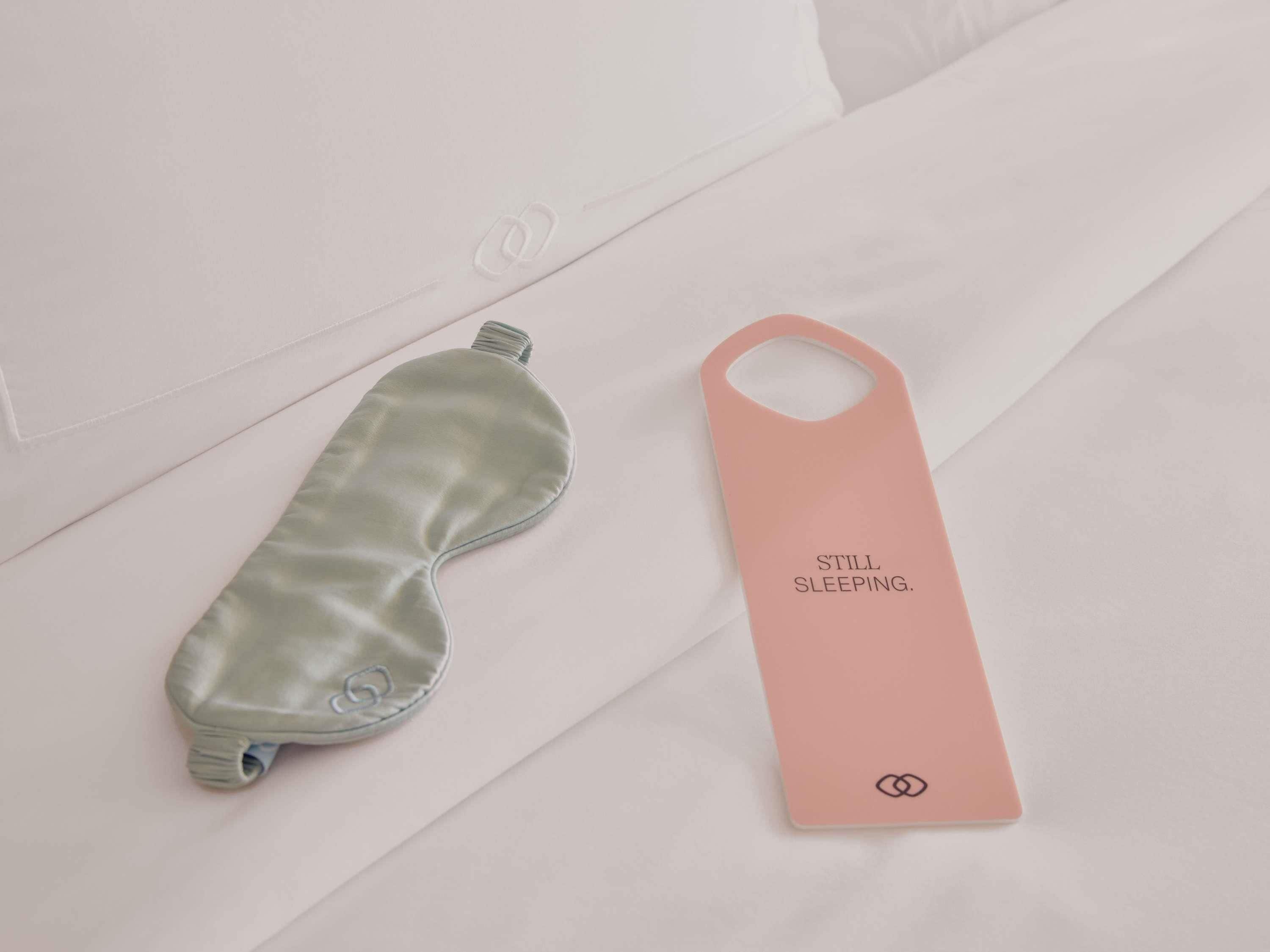 Literie de qualité, couette en duvet, lit avec matelas à plateau-coussin
