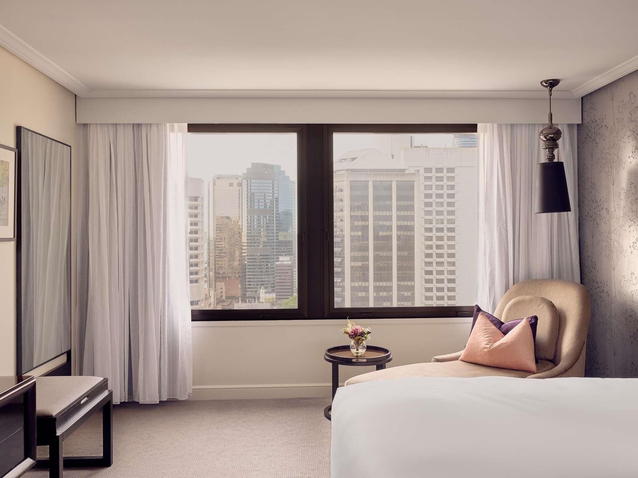 Signature Suite, 1 King Bed, City View