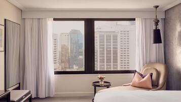 Signature Suite, 1 King Bed, City View