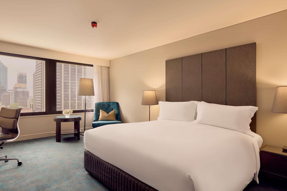 Superior Room, 1 King Bed, Accessible | Premium bedding, down comforters, pillowtop beds, in-room safe