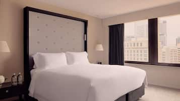 Luxury Süit (Prestige Suite) | Kaliteli yatak takımı, kuştüyü yorgan, yastık yüzeyli yatak, odada kasa