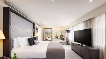 1 Schlafzimmer, hochwertige Bettwaren, Daunenbettdecken