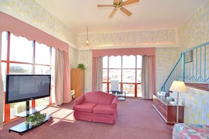 Suite, 1 King Bed, Non Smoking | Iron/ironing board, rollaway beds, free WiFi, bed sheets