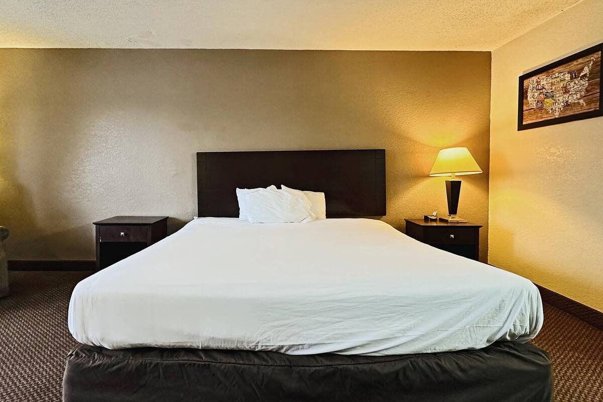 1 bedroom, desk, laptop workspace, WiFi (free)