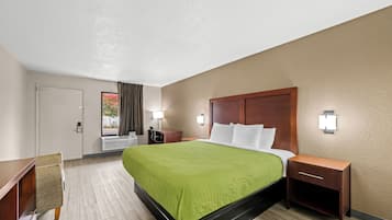 Standard Room, 1 King Bed, Non Smoking | 1 bedroom, desk, laptop workspace, free WiFi