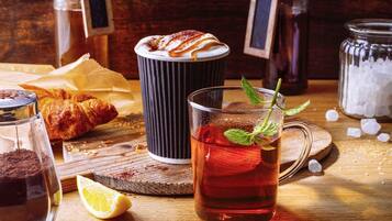 Tägliches Frühstücksbuffet (17 EUR pro Person)