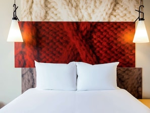 In-room safe, soundproofing, free WiFi, alarm clocks
