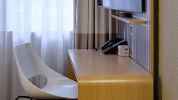 Standard Room, 1 Twin Bed | Hypo-allergenic bedding, desk, laptop workspace, soundproofing