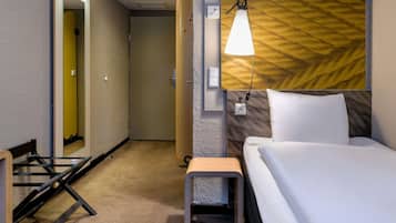 Standard Room, 1 Twin Bed | Hypo-allergenic bedding, desk, laptop workspace, soundproofing