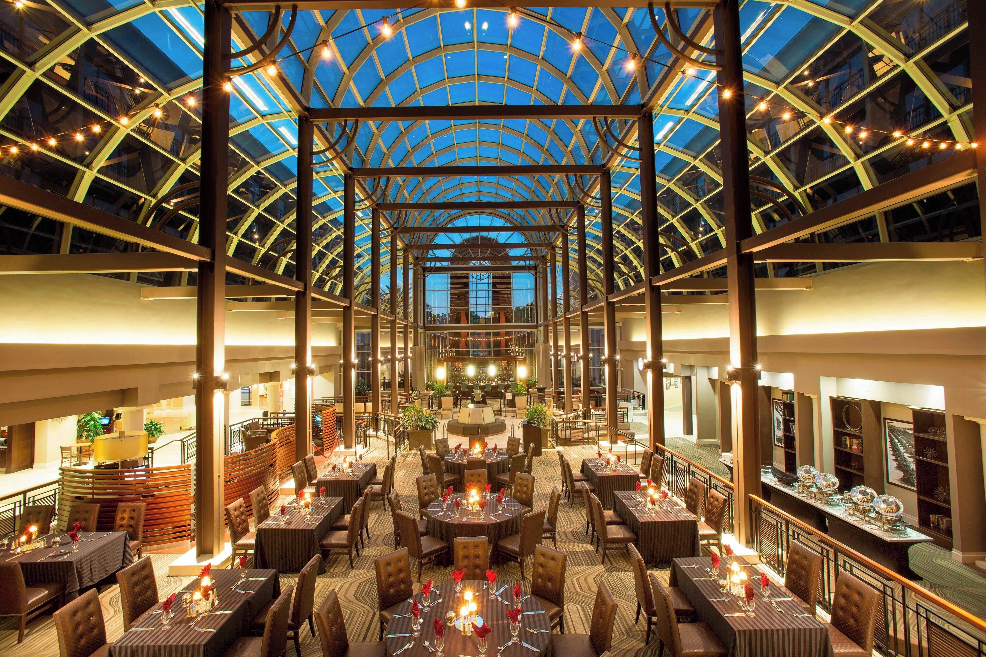 2 restaurants, breakfast served