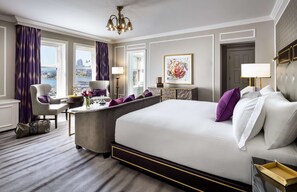 Ropa de cama de alta calidad, edredón, camas con pillow-top y minibar 