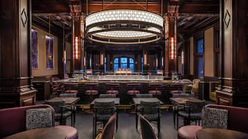 2 restaurants; breakfast, lunch, dinner, and brunch served
