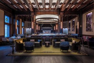 2 restaurants; breakfast, lunch, dinner, and brunch served
