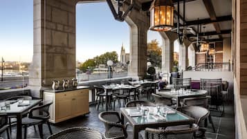 2 Restaurants; Frühstück, Mittagessen und Abendessen werden serviert