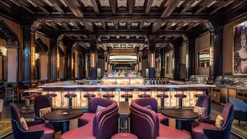 2 restaurants; breakfast, lunch, dinner, and brunch served
