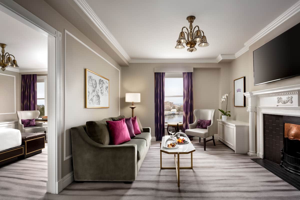 1 bedroom, premium bedding, minibar, in-room safe