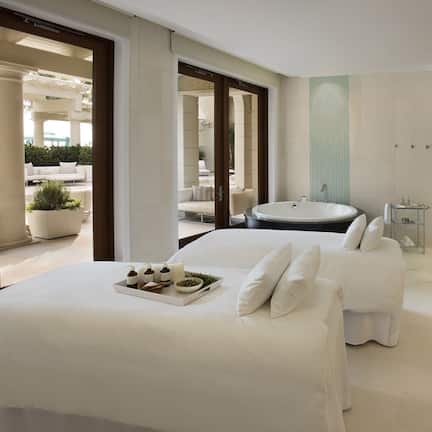 Couples treatment rooms, sauna, steam room, body treatments