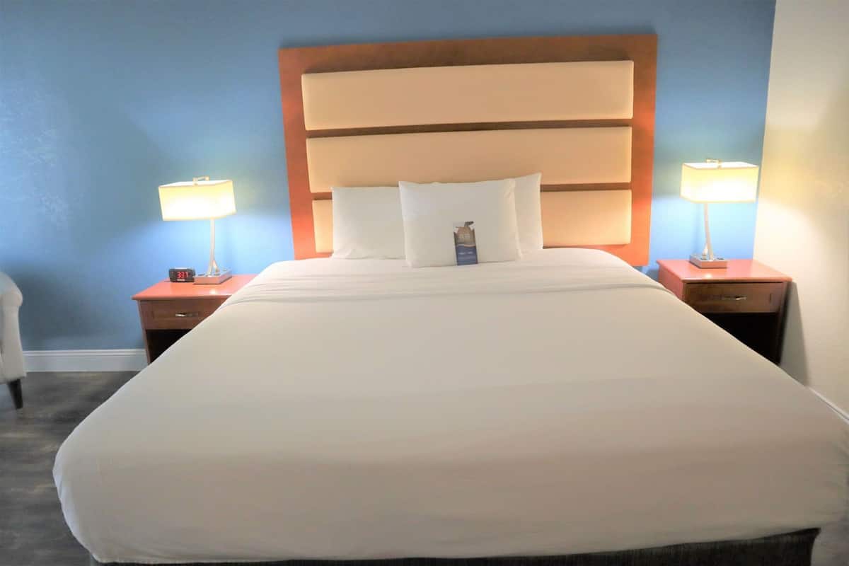 Ropa de cama de alta calidad, escritorio y insonorización