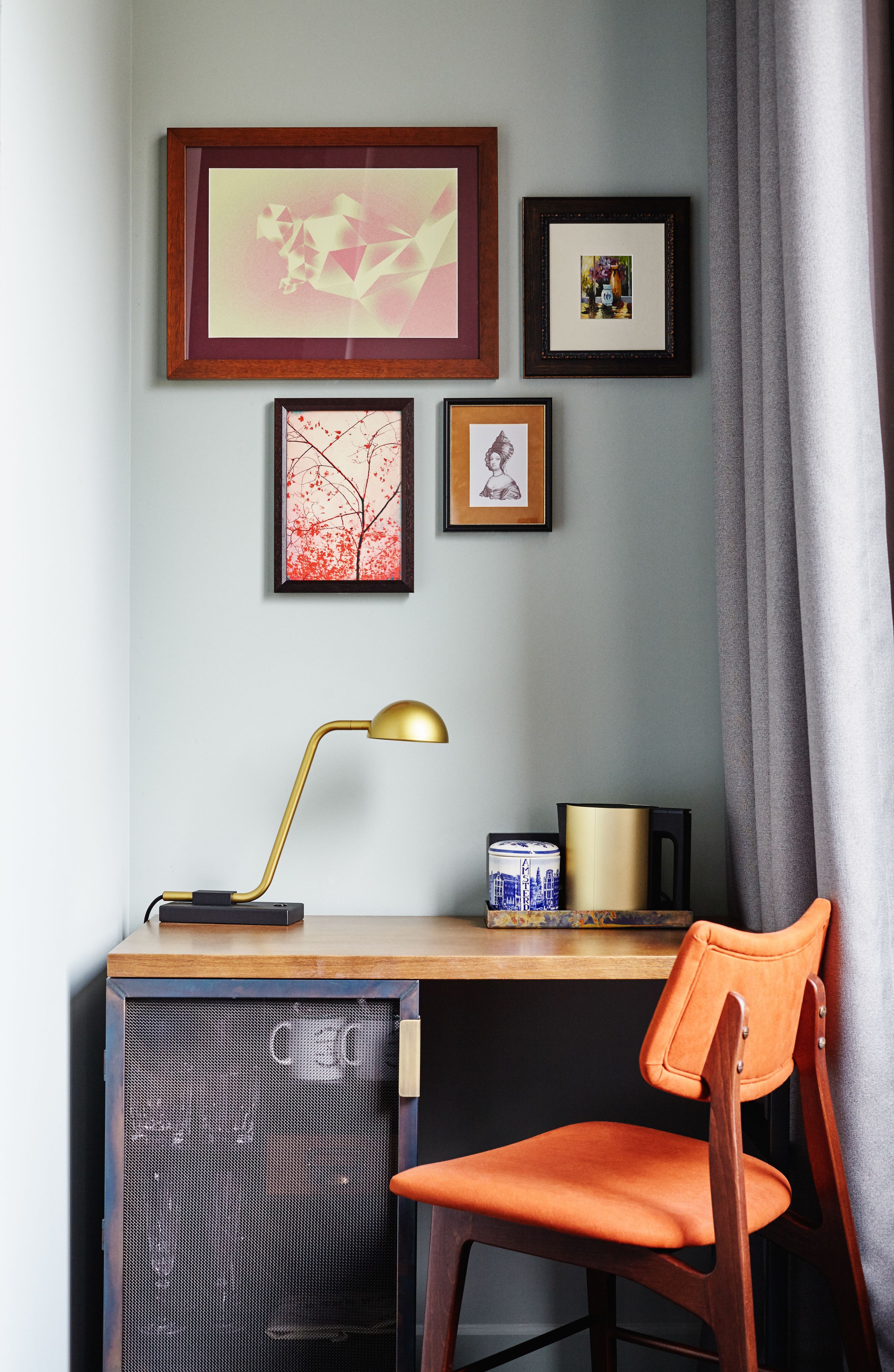 cosy with canal view | room amenity