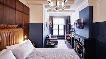 Roomy | 高档床上用品、客房内保险箱、办公桌、隔音