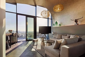 Minibar, in-room safe, desk, laptop workspace